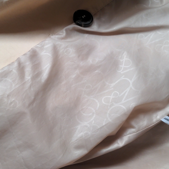 Lightweight Jacket - Picture 9 of 10